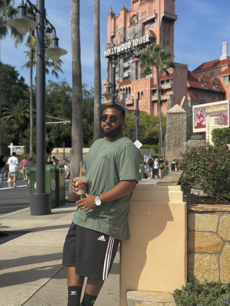 PretoGringo's tweet photo. Minha primeira vez na Disney poh🫠❤️ https://t.co/IsXlnCuXzp