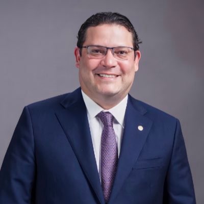 Quien mejor que <a href="/SanzLovaton/">Yayo</a> para dar cátedra no solo a los compañeros sino a la sociedad dominicana de cómo se deben manejar los fondos públicos y la eficiencia en la ADM  pública ,<a href="/aduanard/">Dirección General de Aduanas</a>  se divide en antes de yayo y después de él #vamos