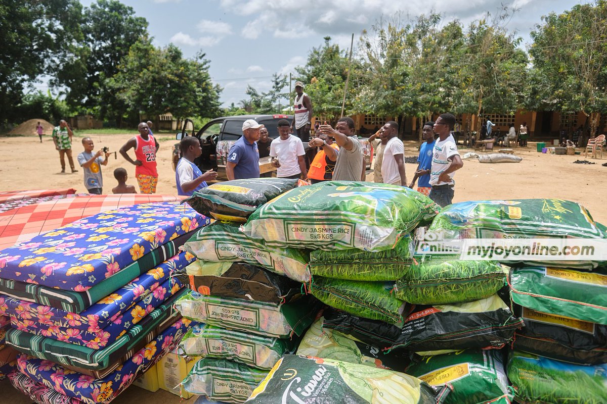 Some relief items were donated by the MP for North Tongu; @S_OkudzetoAblak to affected communities in his constituency after the dam spillage. #AkosomboDamSpillage