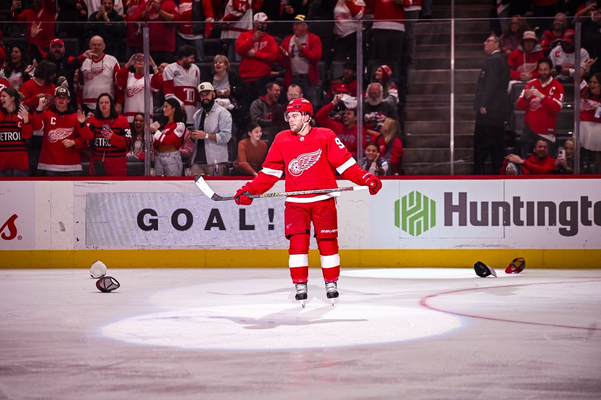 DetroitRedWings's tweet photo. THE CAT AND THE HATS. https://t.co/gaJsAToY18
