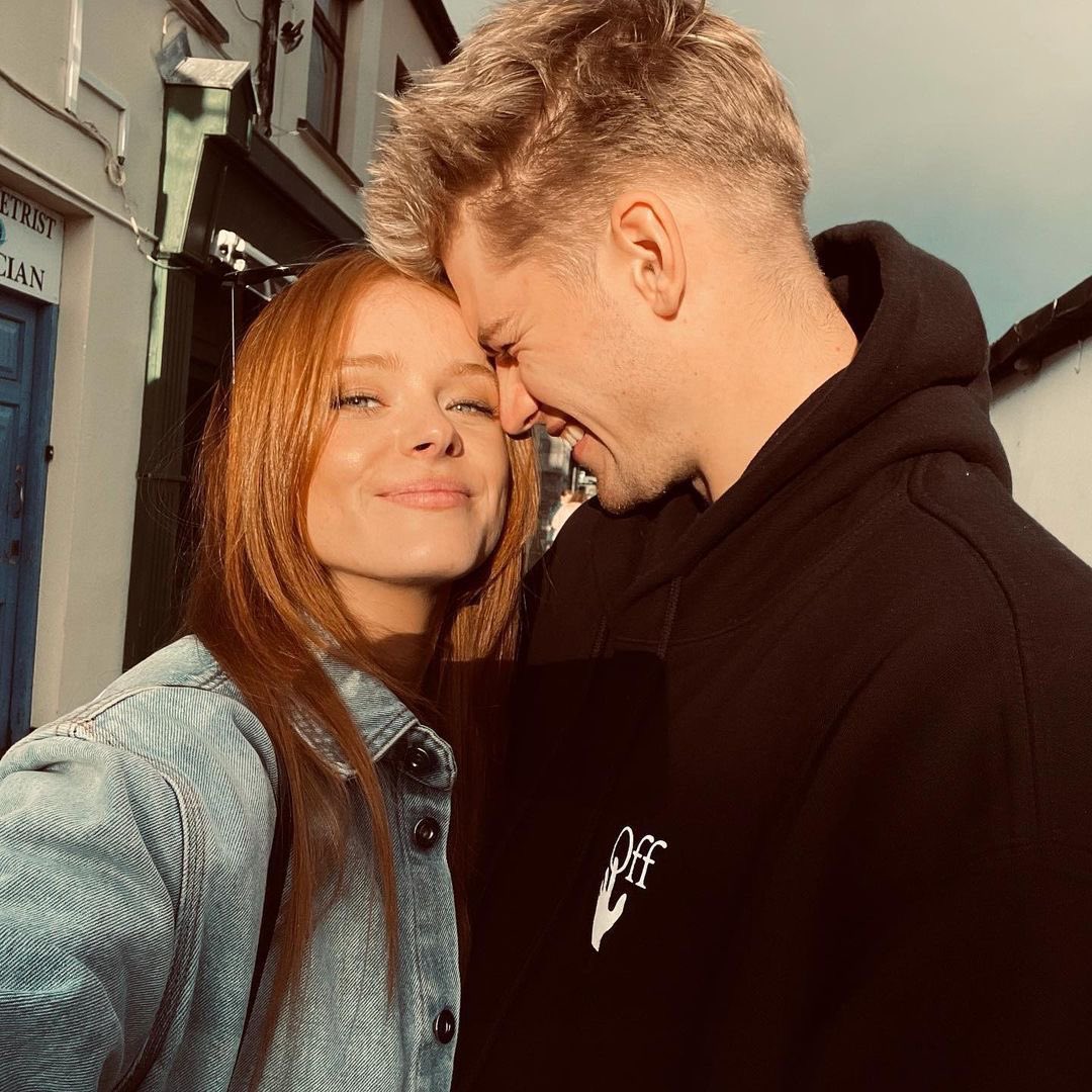 feliz vida meu amor! 
Obrigado por cada pequena coisa que você ja fez por mim e por nossos filhos, você é a mulher mais perfeita do mundo. Te desejo um mundo de coisas lindas e realizações, e espero estar contigo em todas elas. Aproveita seu dia meu bem, eu te amo além dessa vida