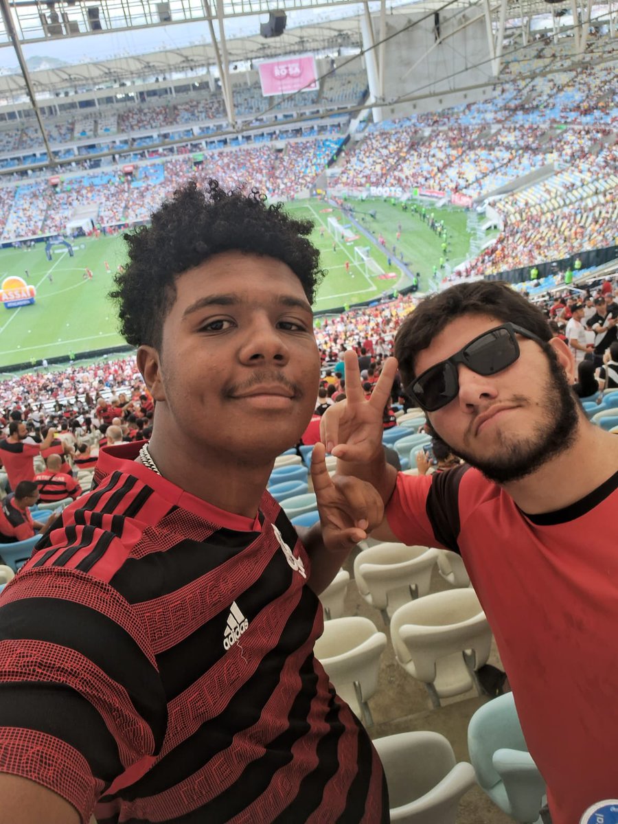 Lelouchwil22's tweet photo. De hj no Maracanã ❤🖤 https://t.co/NQBs8XbFqz