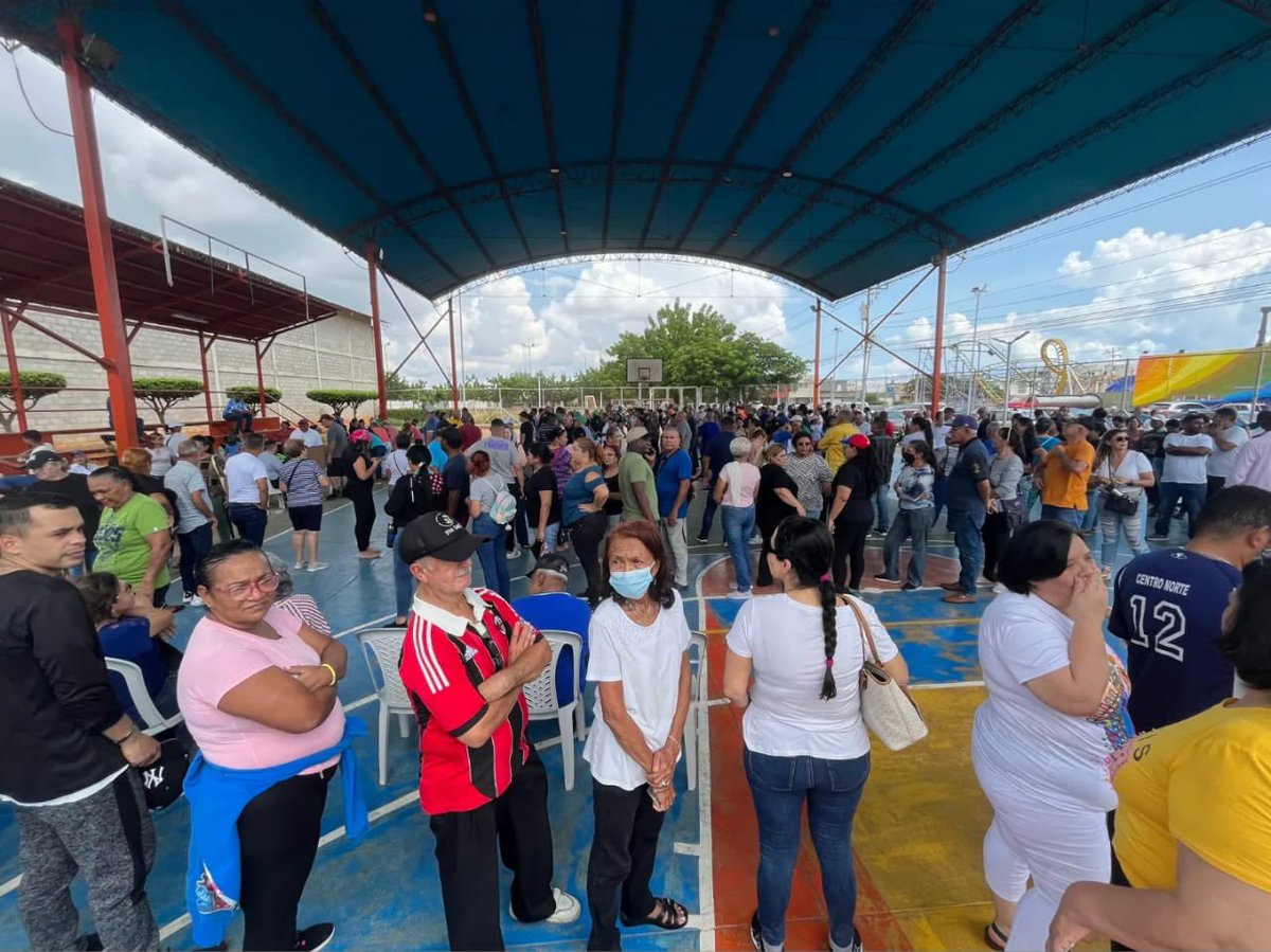 LesterToledo's tweet photo. Profundamente orgulloso y emocionado con toda la valentía y perseverancia de los venezolanos. 🇻🇪

Estoy convencido que Venezuela no se dejará vencer nunca. Gracias a todos los que dentro y fuera del país salieron cívicamente a votar y a derrotar las barreras 👏🏻

#CambioYa https://t.co/HkPucB5D86