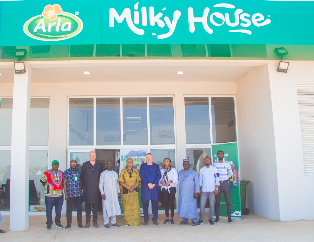 KadunaMOAgric's tweet photo. Commissioners of @KadunaMOAgric, @KDSG_MBIT and Special Adviser - Investment &amp; Promotion visited @Arlanigeria Dairy Farm in Damau, Kubau LGA. Arla farm is a 400ha facility to house 400 dairy cows, modern milking parlours, pasture land and living quarters for at least 25 employees https://t.co/0DtKmvWLpw