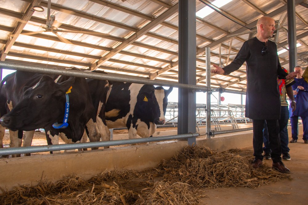 KadunaMOAgric's tweet photo. Commissioners of @KadunaMOAgric, @KDSG_MBIT and Special Adviser - Investment &amp; Promotion visited @Arlanigeria Dairy Farm in Damau, Kubau LGA. Arla farm is a 400ha facility to house 400 dairy cows, modern milking parlours, pasture land and living quarters for at least 25 employees https://t.co/0DtKmvWLpw