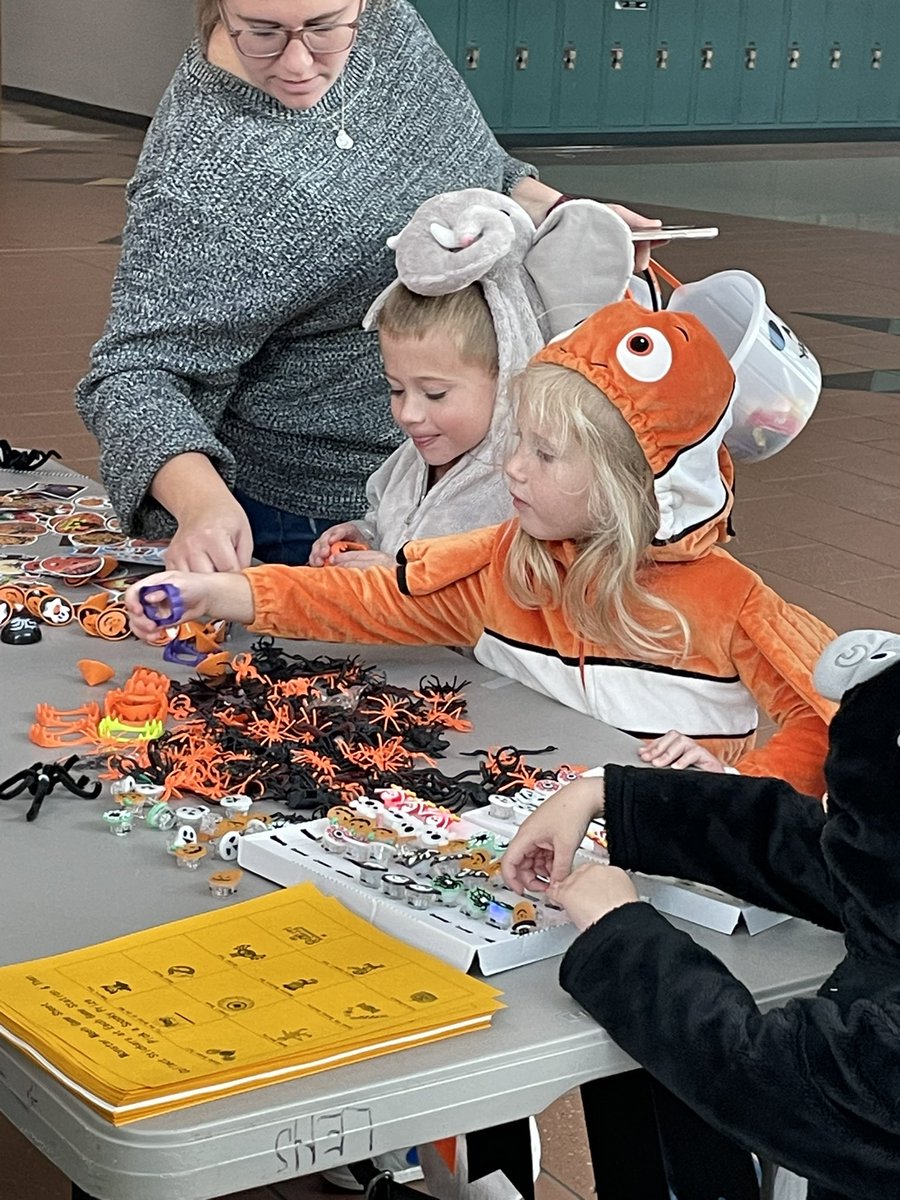 DebbieGerstner's tweet image. Monster Mash 2023 was a success!  Lots of kids from the community enjoyed Trunk or Treat and some spooky games with LEHS honor society students. @EAST_HAWKS @Lakota_EastNHS
