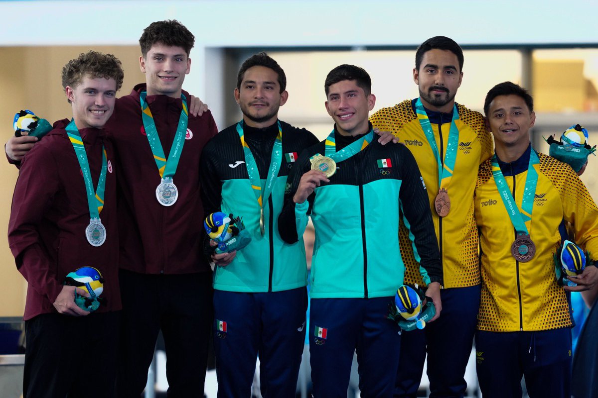 COM_Mexico's tweet photo. ¡#MéxicoEnSantiago con otro oro!
🥇🇲🇽 Con un puntaje de 419.94, la dupla de @kevinberlin11 y @RandalWillars dio al país otra medalla de oro en la prueba sincronizada de 10 mts en los XIX Juegos Panamericanos @santiago2023.

🥈🇨🇦
🥉🇨🇴

@ArenaSwimMX | Foto: https://t.co/B9Rqua5QEX https://t.co/Gy42Cmp7EZ