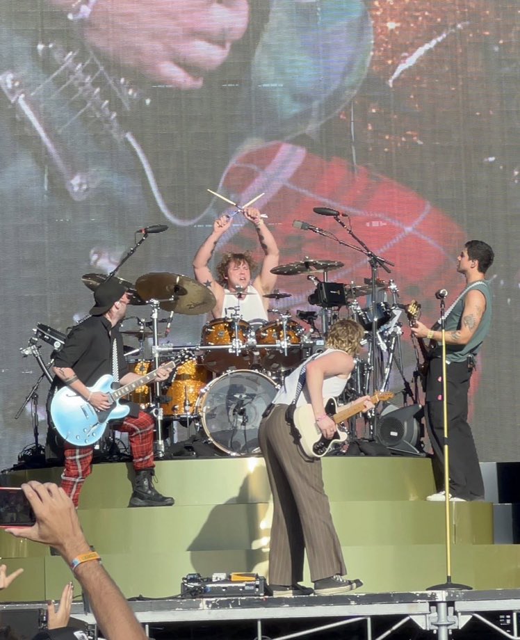 someone once said “nothing lasts forever, nothing stays the same” and they were so wrong