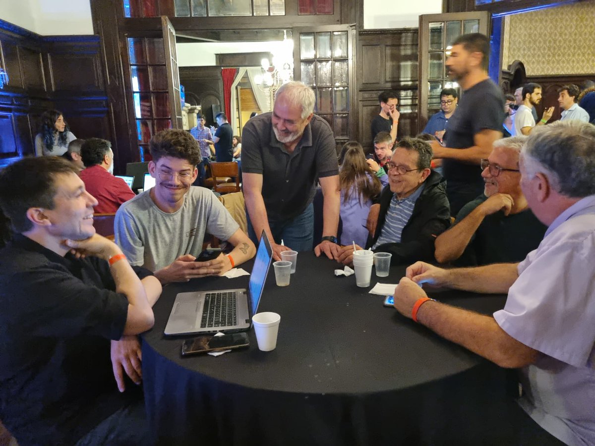 Ya en el bunker del FIT Unidad, junto a <a href="/Cele_Fierro/">Cele Fierro</a>, nueva diputada de la Ciudad de Buenos Aires! Y vamos por más 💪🏼

<a href="/MSTargentina/">MST Argentina</a>