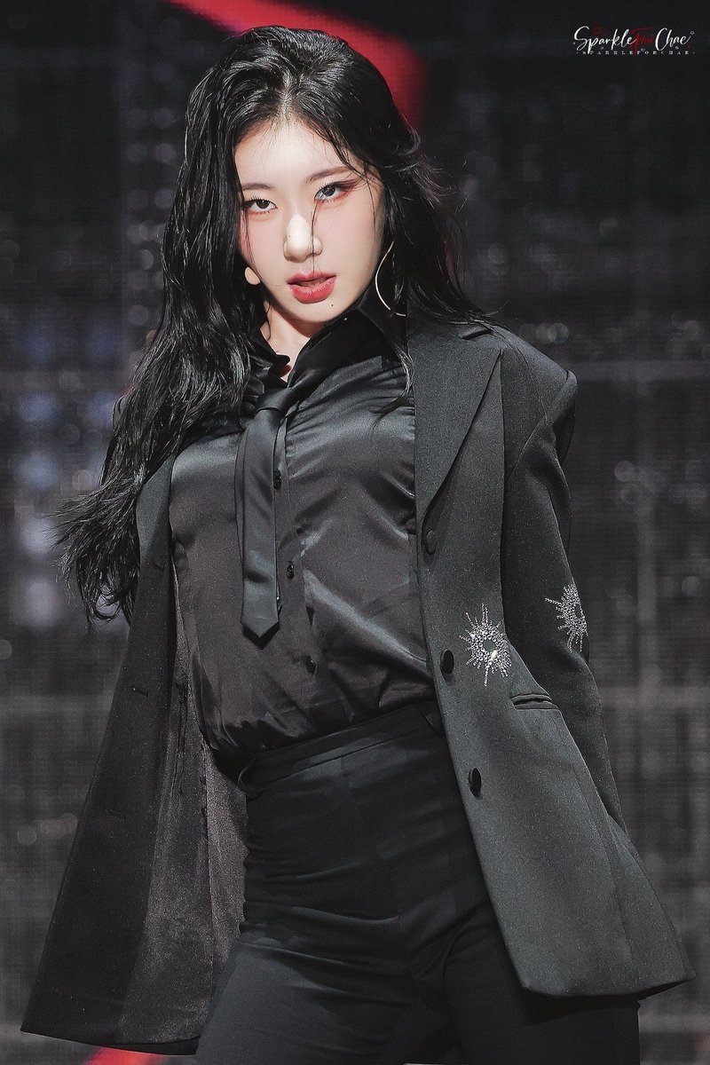 momentitzy's tweet photo. #ITZY #있지 #CHAERYEONG #채령 https://t.co/IqIddz7K6e
