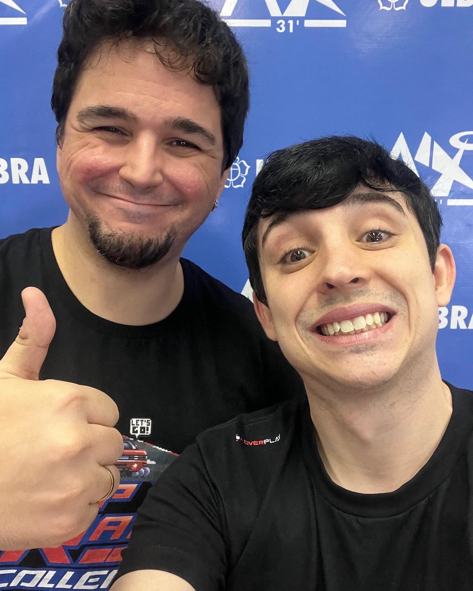 guilhermeoss's tweet photo. Fotos com amigos no #Animextreme @SrWilsonCCA @MoriaVelis @lisaguerras @alexsmrpg ☺️ https://t.co/X1OvYOyGN8