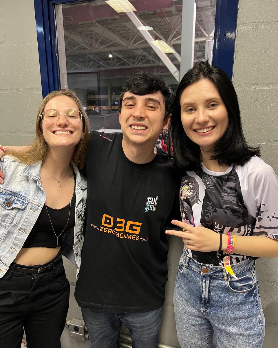 guilhermeoss's tweet photo. Fotos com amigos no #Animextreme @SrWilsonCCA @MoriaVelis @lisaguerras @alexsmrpg ☺️ https://t.co/X1OvYOyGN8
