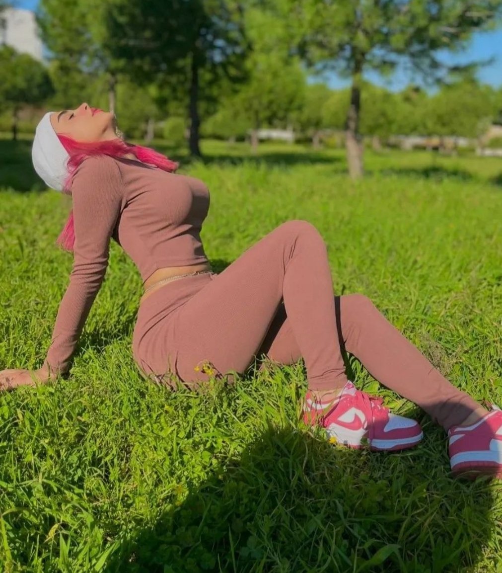 morga88004's tweet photo. #Bodyworship
#Findom
#femdom
#Footmode
#tributo
#love_her_feet
#FOOTFETİSH https://t.co/YcLwBBMPM0