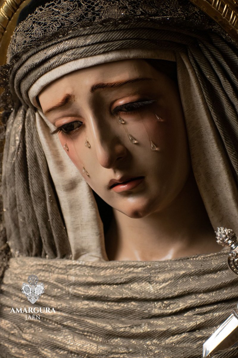 VESTIMENTA | Nuestra Madre y Reina de la Amargura, ya se encuentra ataviada de luto por su vestidor <a href="/AlvaroAbrilVela/">Álvaro Abril Vela</a> para el mes de noviembre en el que conmemoramos a Todos los Santos y Fieles Difuntos. 

📸 N.H. Manuel Galán Buendía 

#SomosAmargura
#PasiónyAmargura