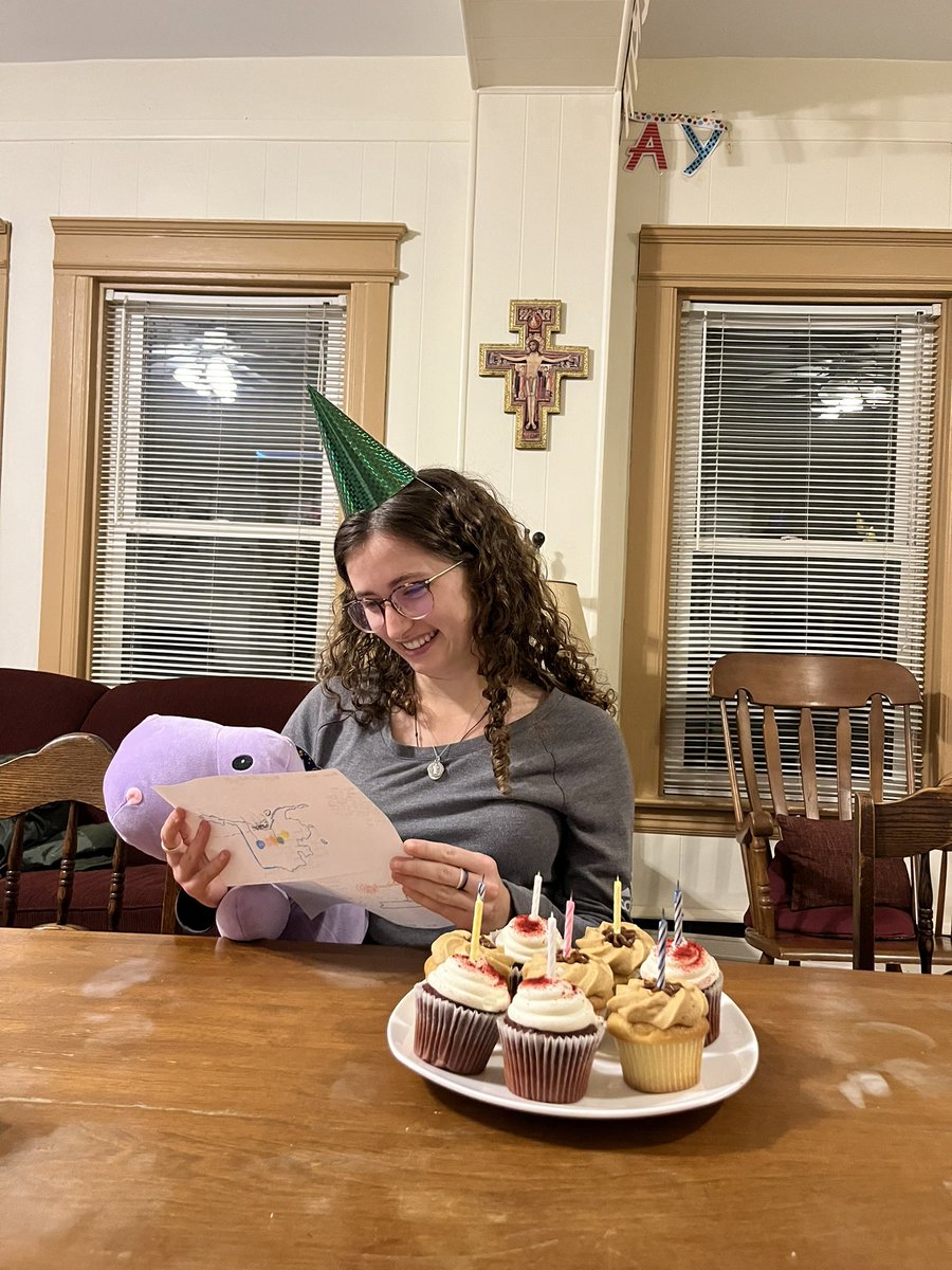 Happy Birthday Haley! We are so blessed that she is here with us in Syracuse and serving those at the Food Pantry and Soup Kitchen this year! 🎈 🎉 🧁 

#serviceyear #yearofservice #service #catholic #catholiclife #franciscan #community #happybirthday