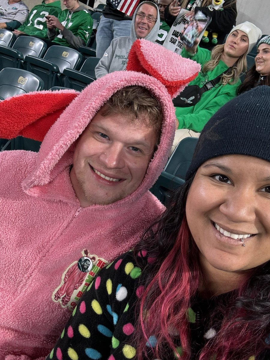Moni_Mons's tweet photo. #FLYEAGLESFLY #sillyphilly #whenyoulivehere https://t.co/tcQtCNjeP6