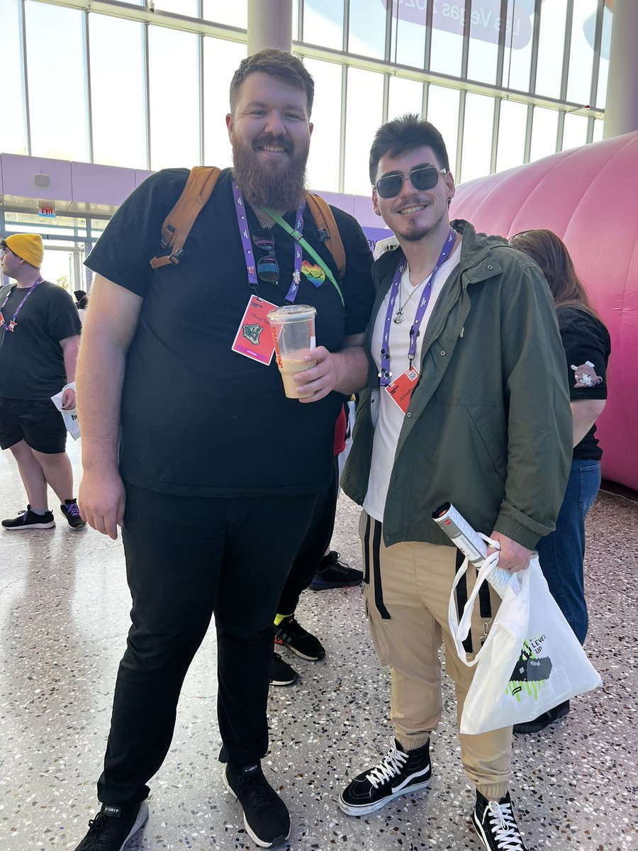 Went from watching this man win the H1Z1 TakeYourShot contest almost a decade ago to meeting him at TwitchCon. It was a pleasure @Pineaqples keep killin it homie