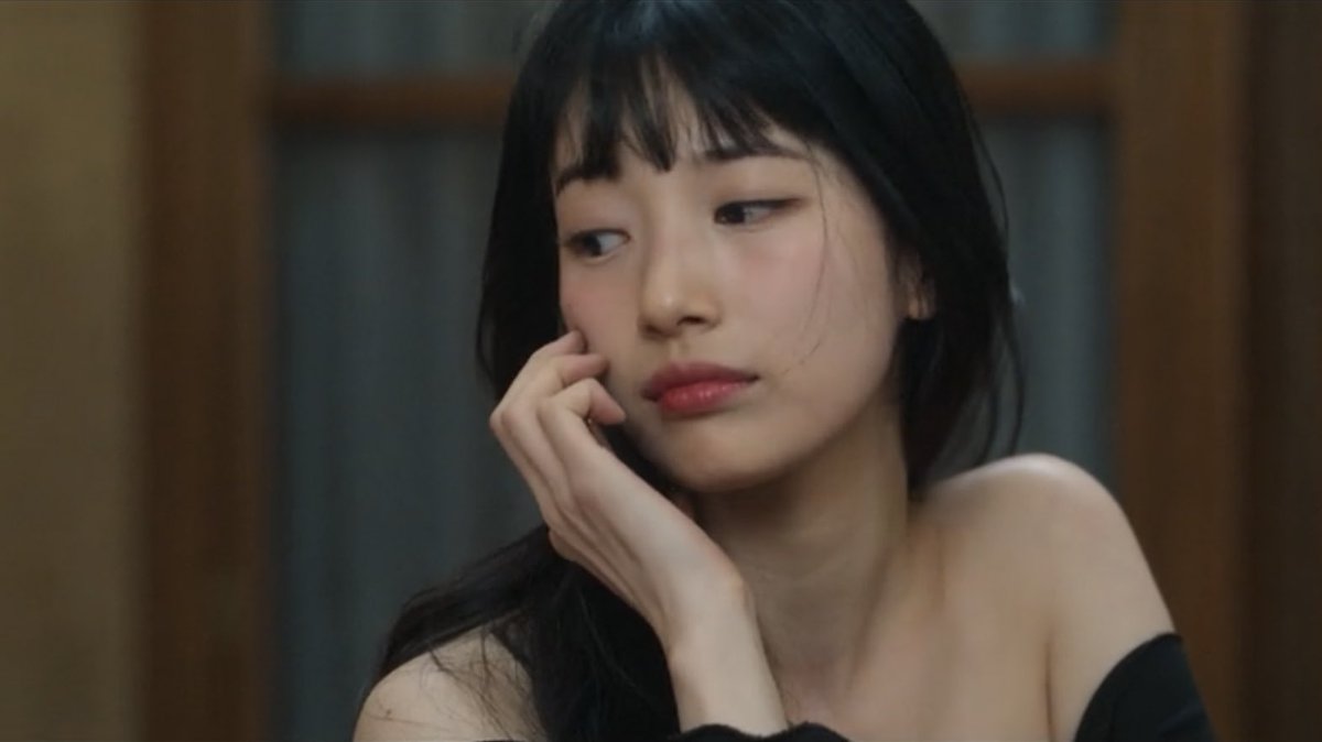 soneevrse's tweet photo. i’m so proud of bae suzy her acting range continues to grow the way she portrays lee doona was absolutely phenomenal i think no one couldn’t have done it as good as her 

#doona #baesuzy #이두나 #수지 https://t.co/dfi9zozH1n