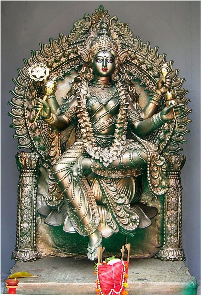 नवरात्रि - नोवां दिन
माँ सिद्धिदात्री
"या देवी सर्वभू‍तेषु माँ सिद्धिदात्री रूपेण संस्थिता। नमस्तस्यै नमस्तस्यै नमस्तस्यै नमो नम:॥"
कमल पर विराजमान माँ सिद्धिदात्री सभी को अष्ट सिद्धि और नव निधि प्रदान करें, यही कामना है। महानवमी की हार्दिक शुभकामनाएं ।