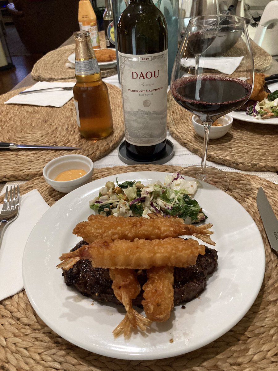 #SundayDinner Grilled ribeyes and tempura shrimp with a chopped salad, paired with the 2020 @DAOUvineyards Reserve Cabernet Sauvignon, full of dark, ripe fruit on nose and palate with notes of dark chocolate, baking spice and tobacco…Nice!
#Cheers🍷