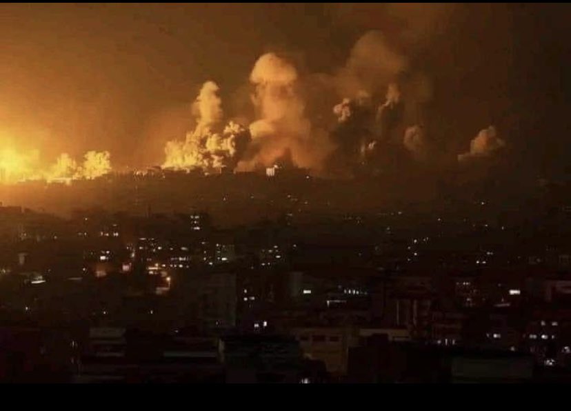 Mehmetcanbekli1's tweet photo. " غارات الليله هي الاعنف منذ طوفان الأقصى"
.
" حرفيا اسرائيل ترتكب اباده جماعيه حاليا في
غزه

 #غزة_تستغيث" https://t.co/KgZgr6dyGJ