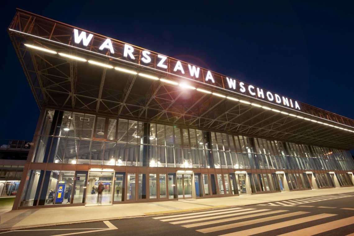 kuba_w's tweet photo. Jedną z pierwszych, symbolicznych decyzji nowego zarządu PKP powinna być defaszyzacja nazwy dworca Warszawa Wschodnia i usunięcie z niej nazwiska Romana Dmowskiego. https://t.co/oRkdjNjLAo