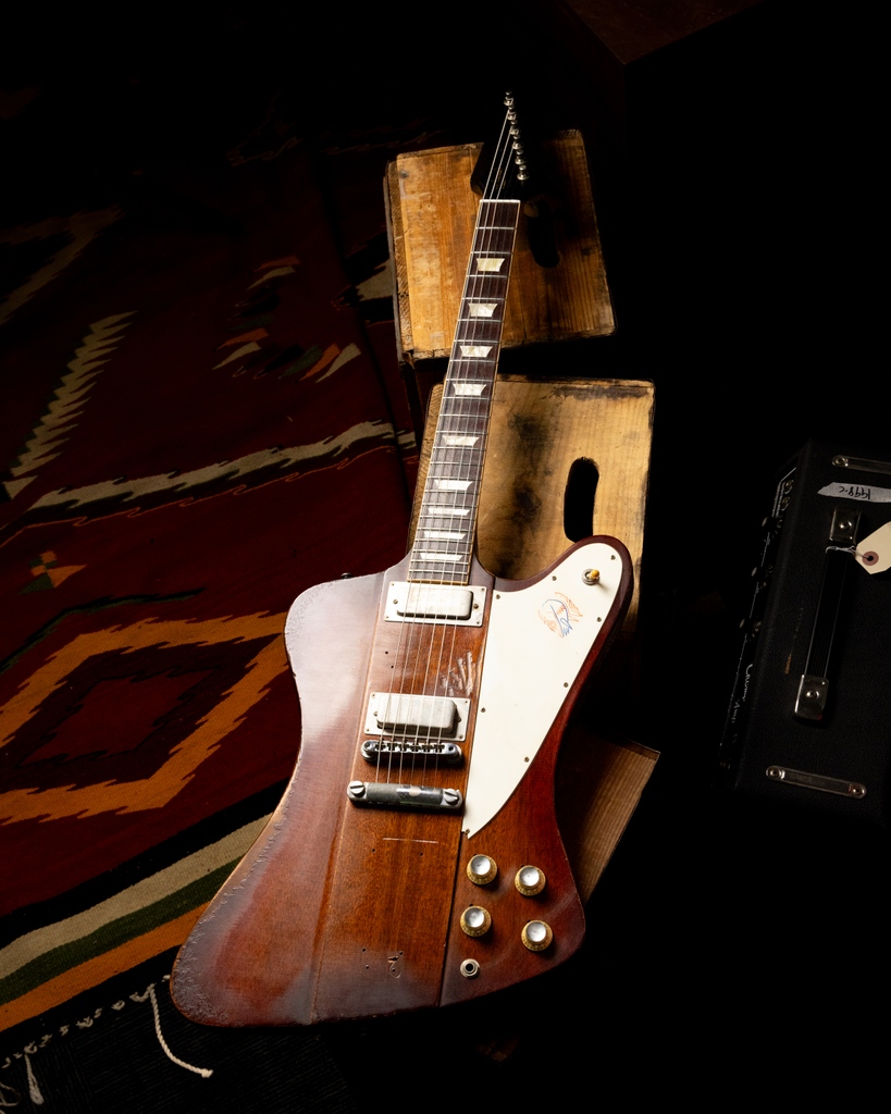 themusiczoo's tweet photo. Here's a rare one for y'all on this #Gibsunday - a 𝐆𝐢𝐛𝐬𝐨𝐧 𝐂𝐮𝐬𝐭𝐨𝐦 𝐒𝐡𝐨𝐩 𝐉𝐨𝐡𝐧𝐧𝐲 𝗪𝐢𝐧𝐭𝐞𝐫 𝐒𝐢𝐠𝐧𝐚𝐭𝐮𝐫𝐞 𝟔𝟑 𝐅𝐢𝐫𝐞𝐛𝐢𝐫𝐝 from way back in 2008!⁣
⁣
Shop now: https://t.co/Dvi463s9IT https://t.co/600SYEn33D