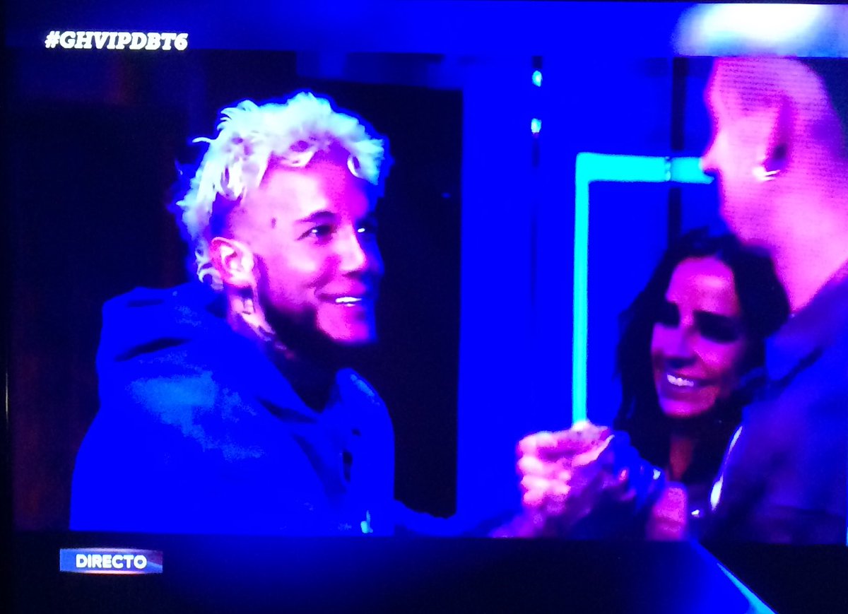Xloganlobeznox2's tweet photo. Define Puto Amo: Alex 
Define Reventado: Luitingo  #GHVIPDBT6 #GHVIP22O #GHVIP23O https://t.co/uHq26URpLv