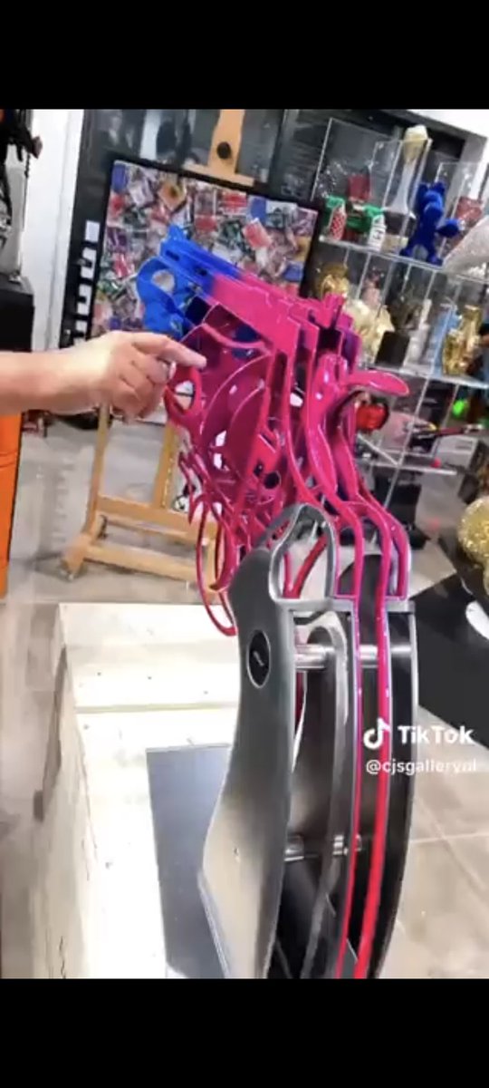 minhja0's tweet photo. need the bisexual revolver https://t.co/4tTuReU5HS