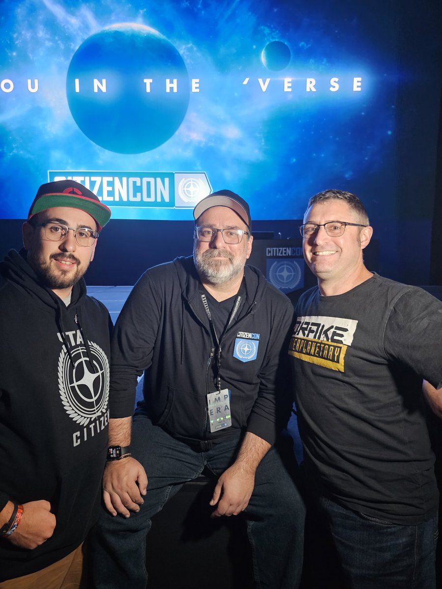 ShadowofCaliban's tweet photo. Dernière photo bombe de nos amis les frenchies 😀 ! La Francophonie était représentée avec le crew de la @BEACON_belgium et les membres de la @ShadowofCaliban lors de cette #CitizenCon2953 https://t.co/K2lsj5MiVa