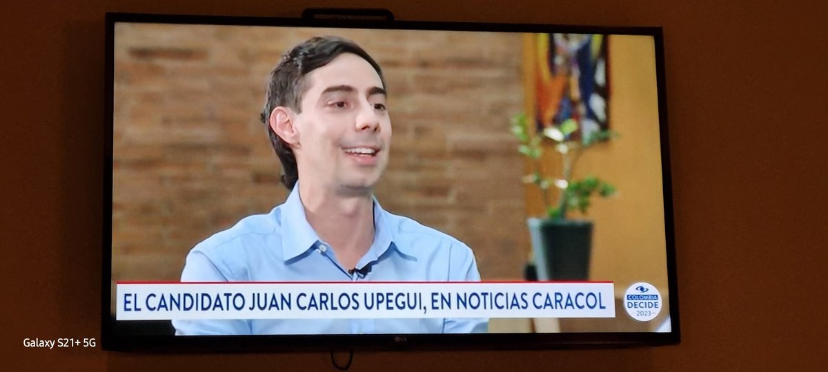 anacrisrestrepo's tweet photo. En estos momentos @JuanCaUpeguiV reconoce en @NoticiasCaracol con Juan Roberto Vargas que contratistas de la alcaldía de @QuinteroCalle han hecho aportes a su compaña. https://t.co/m3mNXqtotz