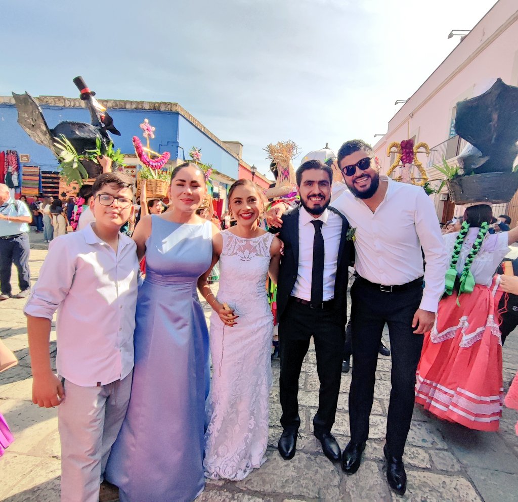 BrianMijangos86's tweet photo. Felices nupcias para Dulce &amp; Alan. https://t.co/jFOXhsHkOb
