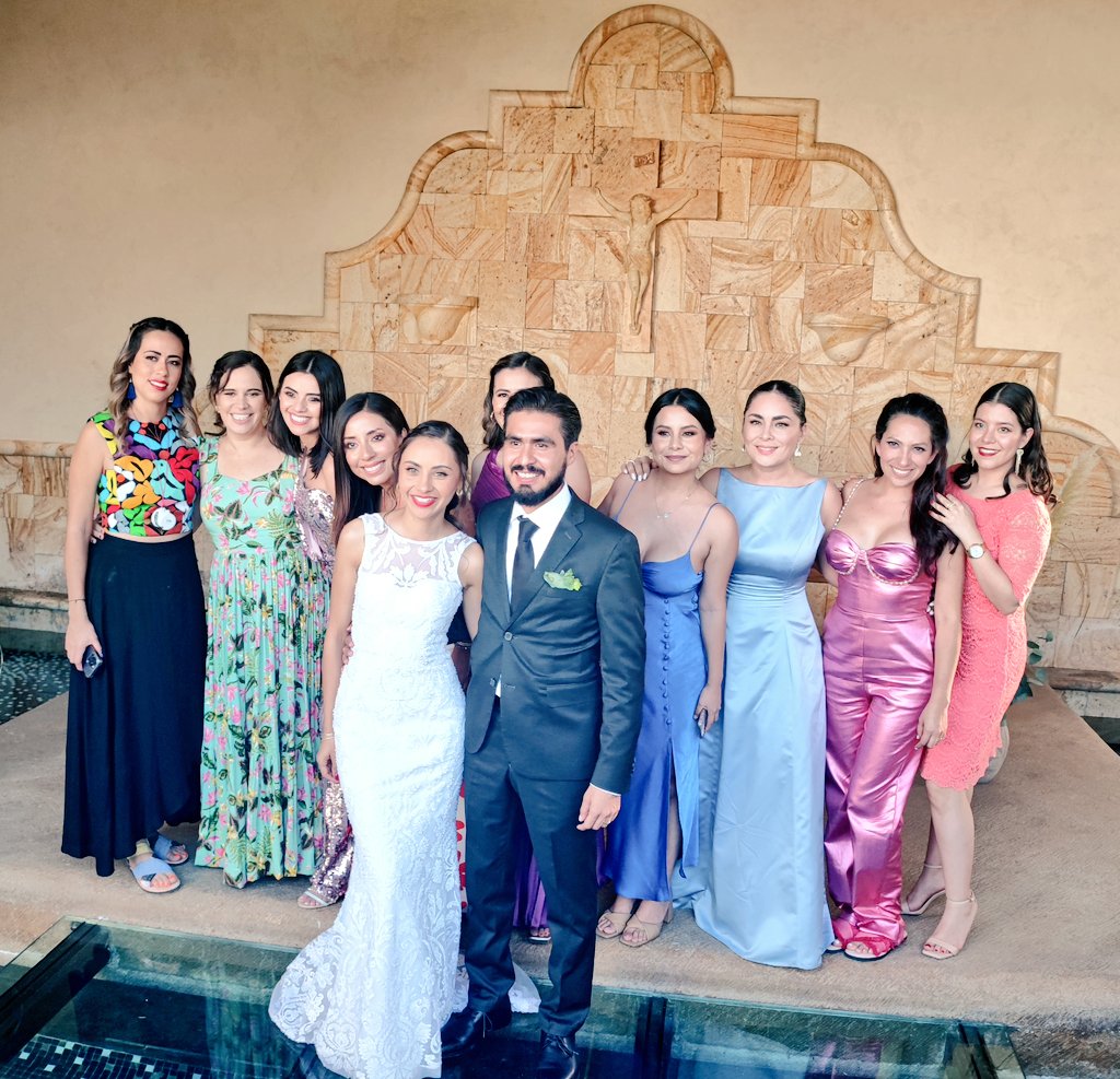 BrianMijangos86's tweet photo. Felices nupcias para Dulce &amp; Alan. https://t.co/jFOXhsHkOb