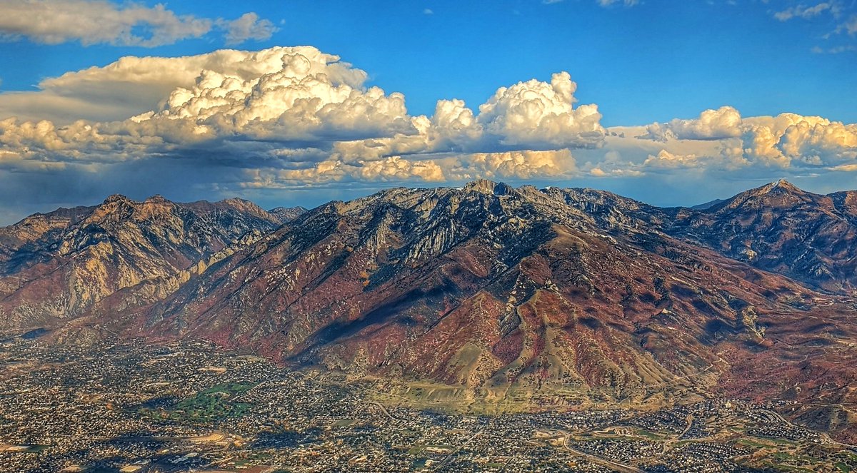 SliceOSunshine's tweet image. Flying home &amp;amp; see this out my window. Thinking "damn, I live here."  I love our Wasatch Mountains. ❤️🗻❤️ Thankful everyday
#wasatch #lonepeak #utahlife #mountaingirl @UtahIsAwesome @WasatchSnow @fox13 @KUTV2News @NWSSaltLakeCity @KSLcom