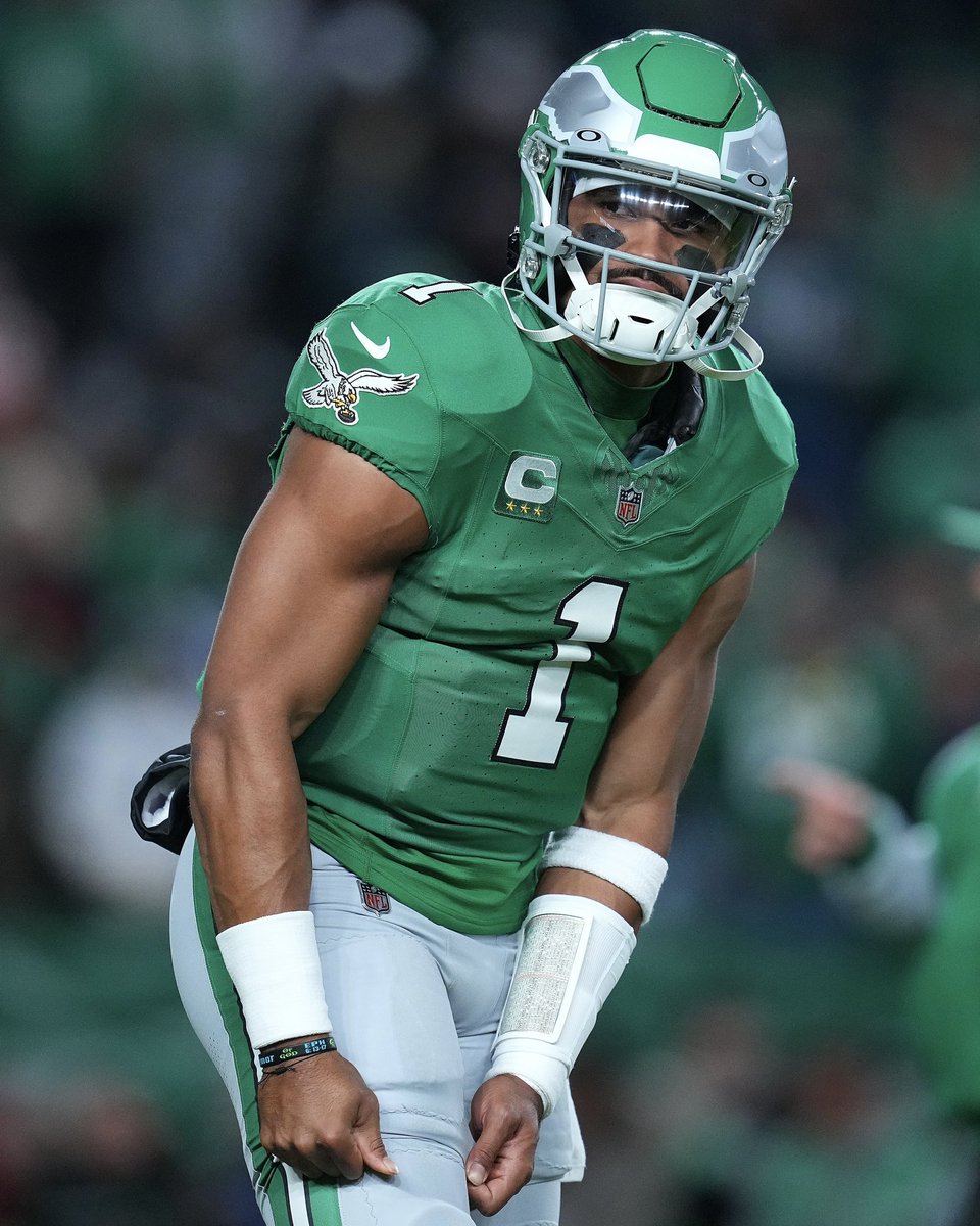 The Kelly Green unis 🦅