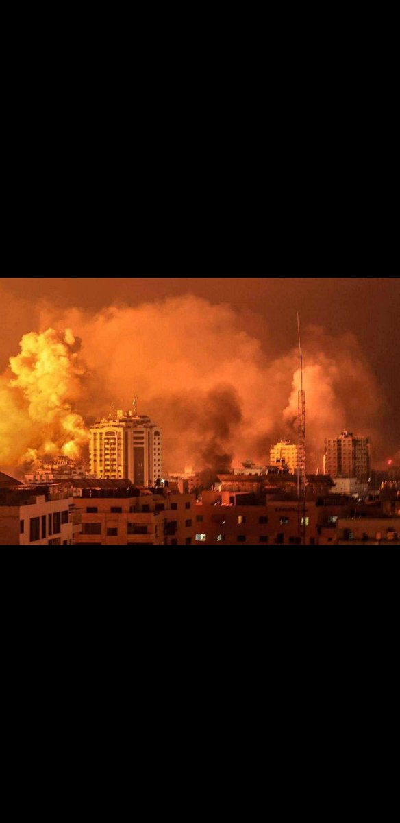 Mohamed48664764's tweet photo. The IDF is carrying out a GENOCIDE in Gaza in full view of the whole world
Gaza is under a heavy bombing,  the most violent one from the beginning of the Israel attacks, 
Wtf The world wait for it?
Until the 2.5 million human being in Gaza got Killied?💔💔🇵🇸🇵🇸
#Gaza_Genocide https://t.co/pwmTh1r4y0