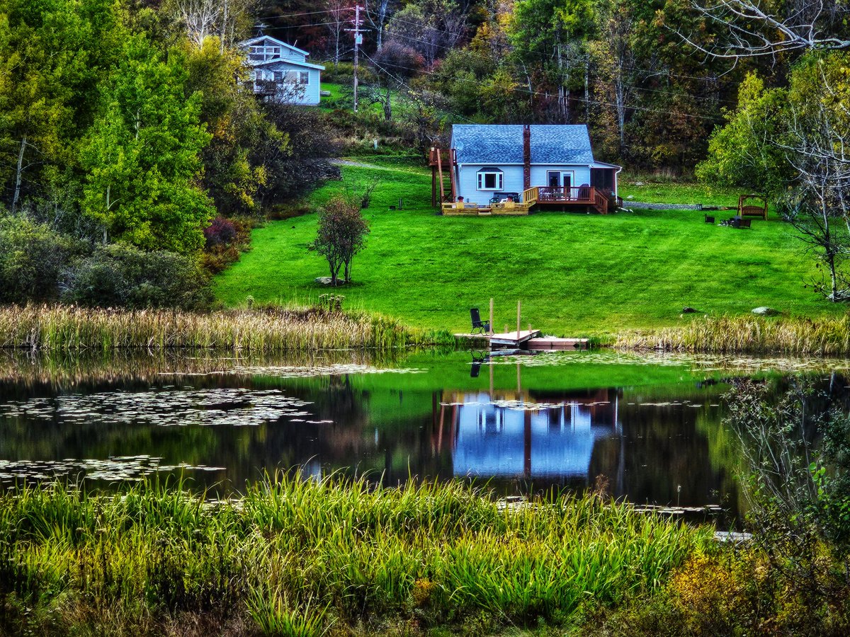 maureenb539's tweet photo. Pretty fall day https://t.co/uxFYh8NKVK
