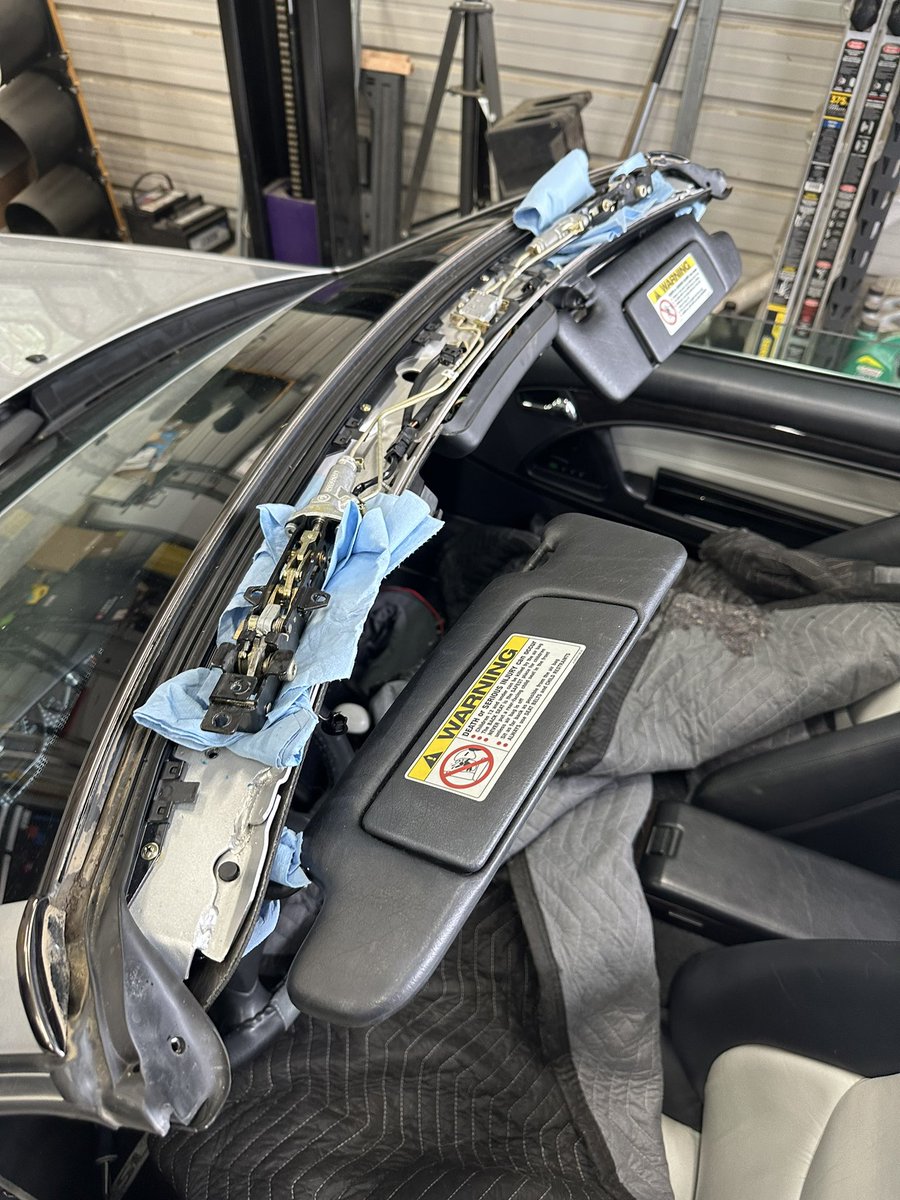 GoodwillFOS's tweet photo. It turns out the front locks are pretty accessible. The fluid is flooding past the cylinders, probably due to lack of use.

Rebuilt units are about $75 each and are on the way. https://t.co/7hdCx2YNBf