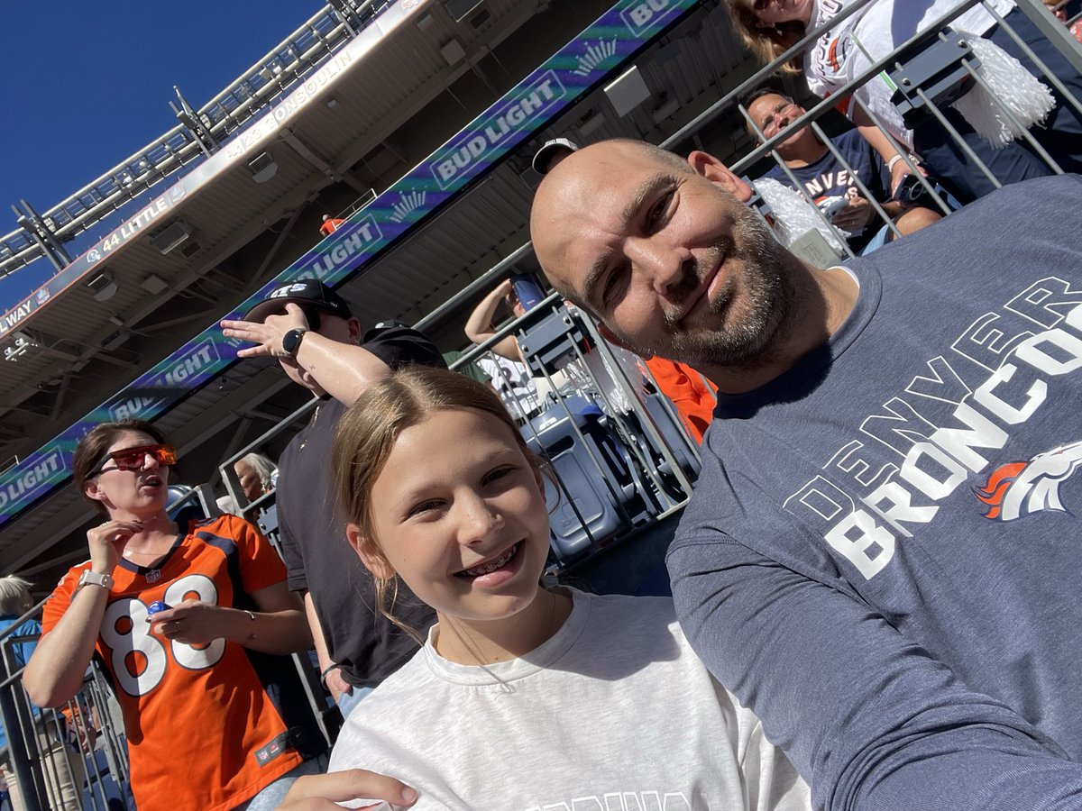 oldmud40's tweet photo. Couple of really fun weekends with the girls in Colorado. Cait and I explored the city and watched the Broncos & Jets! So thankful for our special weekend together. #GrowingUpTooFast #HerNotMe ๐ https://t.co/bYGPvToAyH