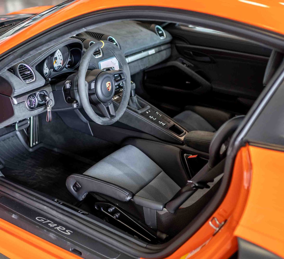 Gulf Orange 2023 Porsche 718 Cayman GT4 RS Weissach
4.0-Liter Flat-Six 7Speed PDK Dual-Clutch
#2023porsche #porsche #orange #cayman #gt4 #gulf #porsche718cayman #4litre #7speed #pdk #dualclutch #midengine #fiber #carbonfiber #leatherwork #black #flatsix #aluminium #wheels #boss