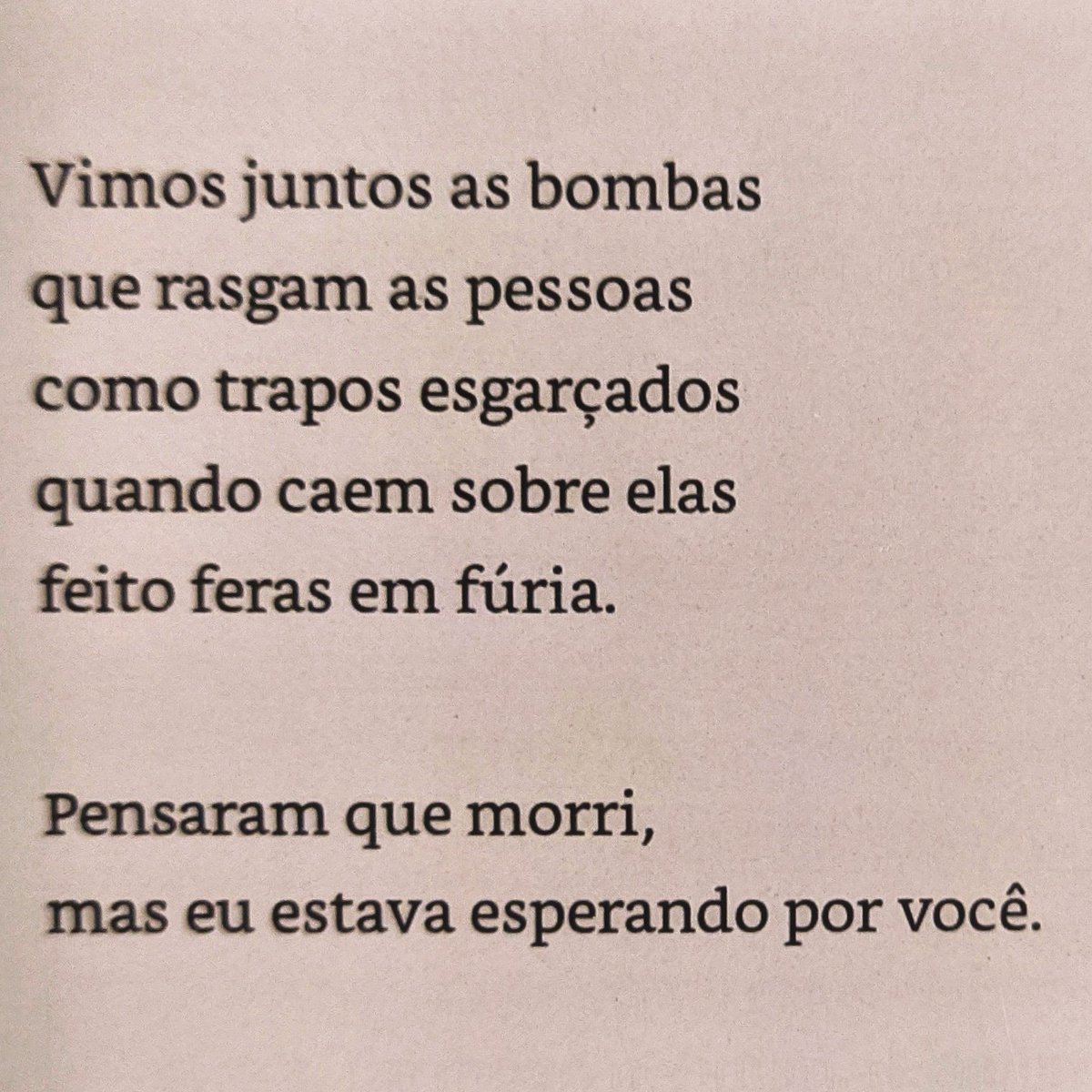 bafodepoesia's tweet photo. De Ahmad Assuq. Trecho do poema "Esperando por você" (Tradução de Felipe Benjamin Francisco). Coletânea "Gaza - Terra da Poesia". Organização de Muhammad Taysir. @editoratabla.

#poesia #poesiapalestina #ahmadassuq #palestinalivre https://t.co/2oTSjEND8K