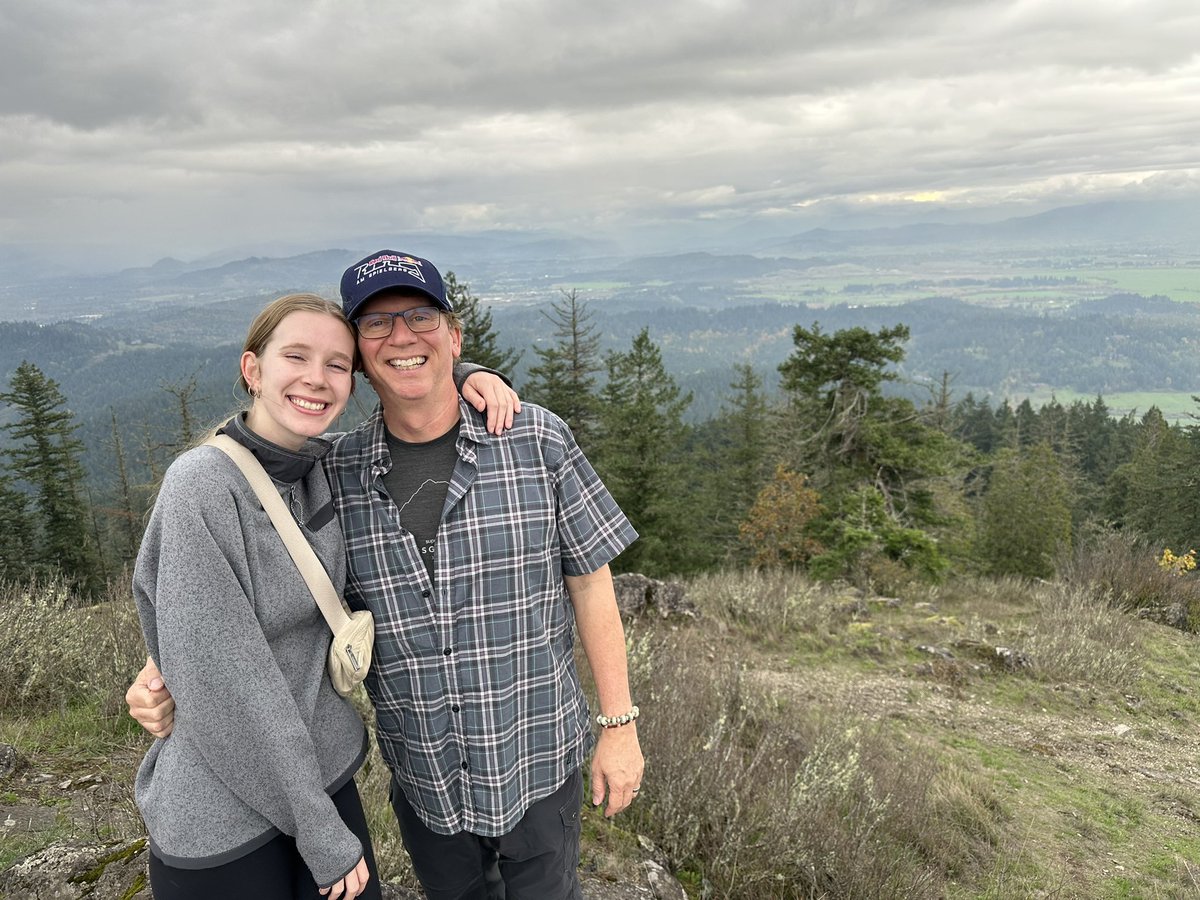 MIRogerC's tweet photo. Great Parents Weekend @uoregon with our youngest Duck 😀😍.  Football, volleyball, Voodoo Doughnuts, Willamette Valley wine, hiking and catching #USAGP. https://t.co/ckiZ8WqSXp