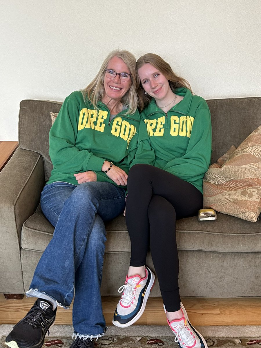 MIRogerC's tweet photo. Great Parents Weekend @uoregon with our youngest Duck 😀😍.  Football, volleyball, Voodoo Doughnuts, Willamette Valley wine, hiking and catching #USAGP. https://t.co/ckiZ8WqSXp