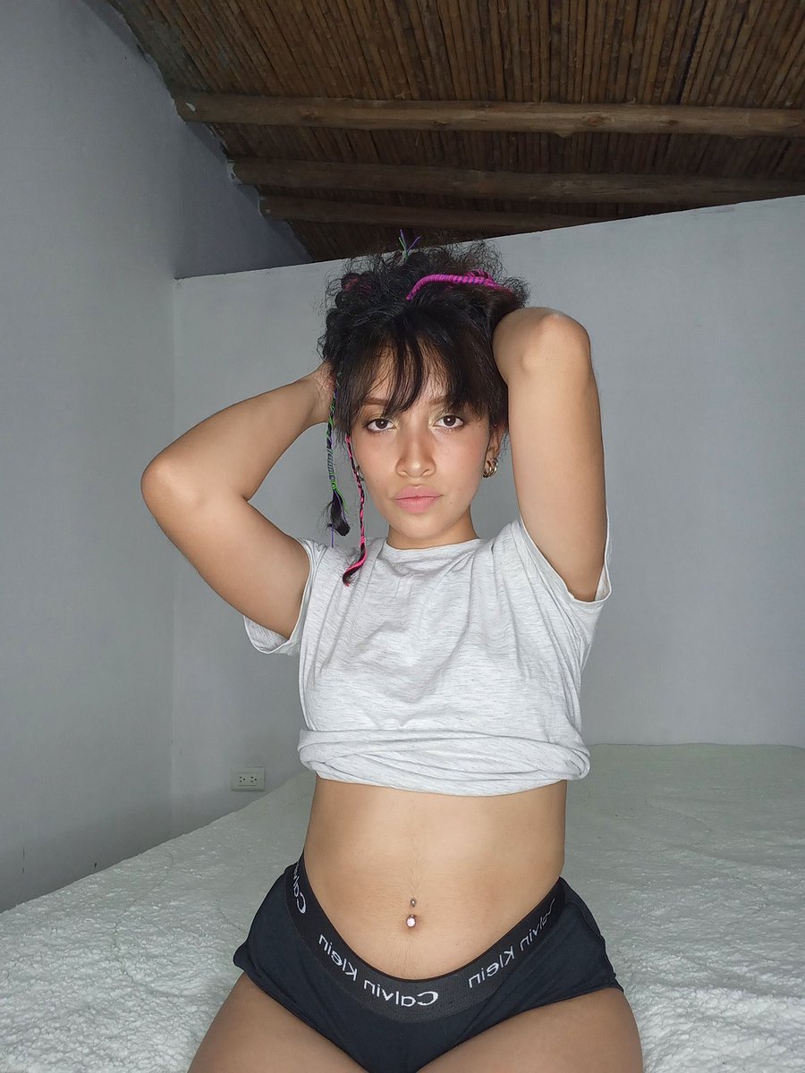 MadaysTri's tweet photo. What if you sleep with me? 😚 https://t.co/RwLpkJpJfe