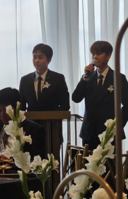 Ace_BBH's tweet photo. BAEKHYUN AND MINSEOK WERE RLLY THE MC FOR JONGDAE'S WEDDING 🥹 MY CBX BABIES 😭😭😭 https://t.co/jfV0ZxIVPy