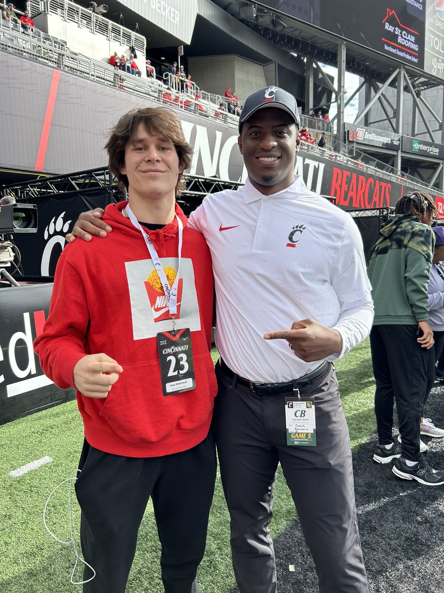 joey_debrincat's tweet photo. Thank you @GoBearcatsFB for the amazing Gameday Visit‼️⚫️🔴 @TheGuruStew @Coach_Cass @RisingStars6 @TheD_Zone @247Sports @AllenTrieu https://t.co/PN1VxQzN7r