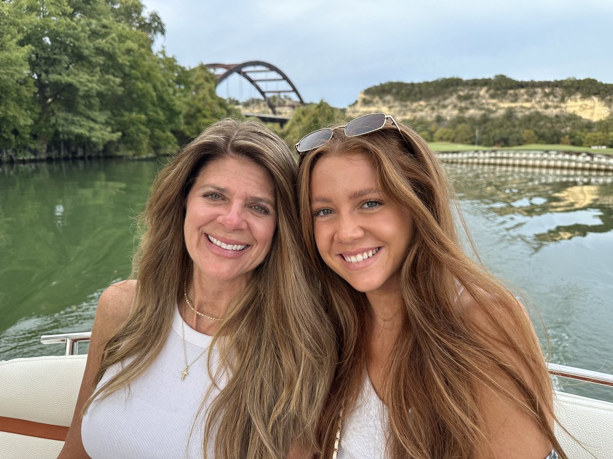 Deep in the heart of Longhorn country. Everybody’s team won this weekend…except of course for #TBOW. <a href="/carla_beason/">Carla Beason</a> <a href="/rachelbeason12/">RACHEL BRIGHAM</a>