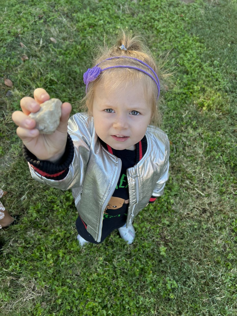 Melissa58705416's tweet photo. Fall Scavenger Hunt with my little explorers. #FallColorFunDay @KinkeadeECS @MrsFloyd0419 @TPpayne0228 https://t.co/zMingVjfX8