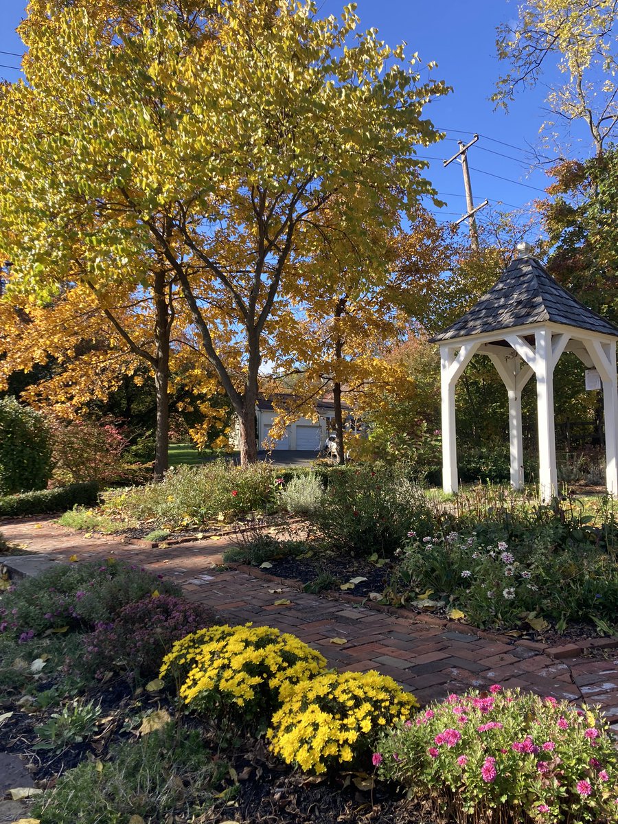 HouseMoland's tweet photo. Our grounds are looking marvelous, and it looks like we will have nice weather this week. Stop by for a walk and bring your dog with you. Our park is pet friendly. 
#visitbuckscounty #visitpa https://t.co/O7RLOhf9l4