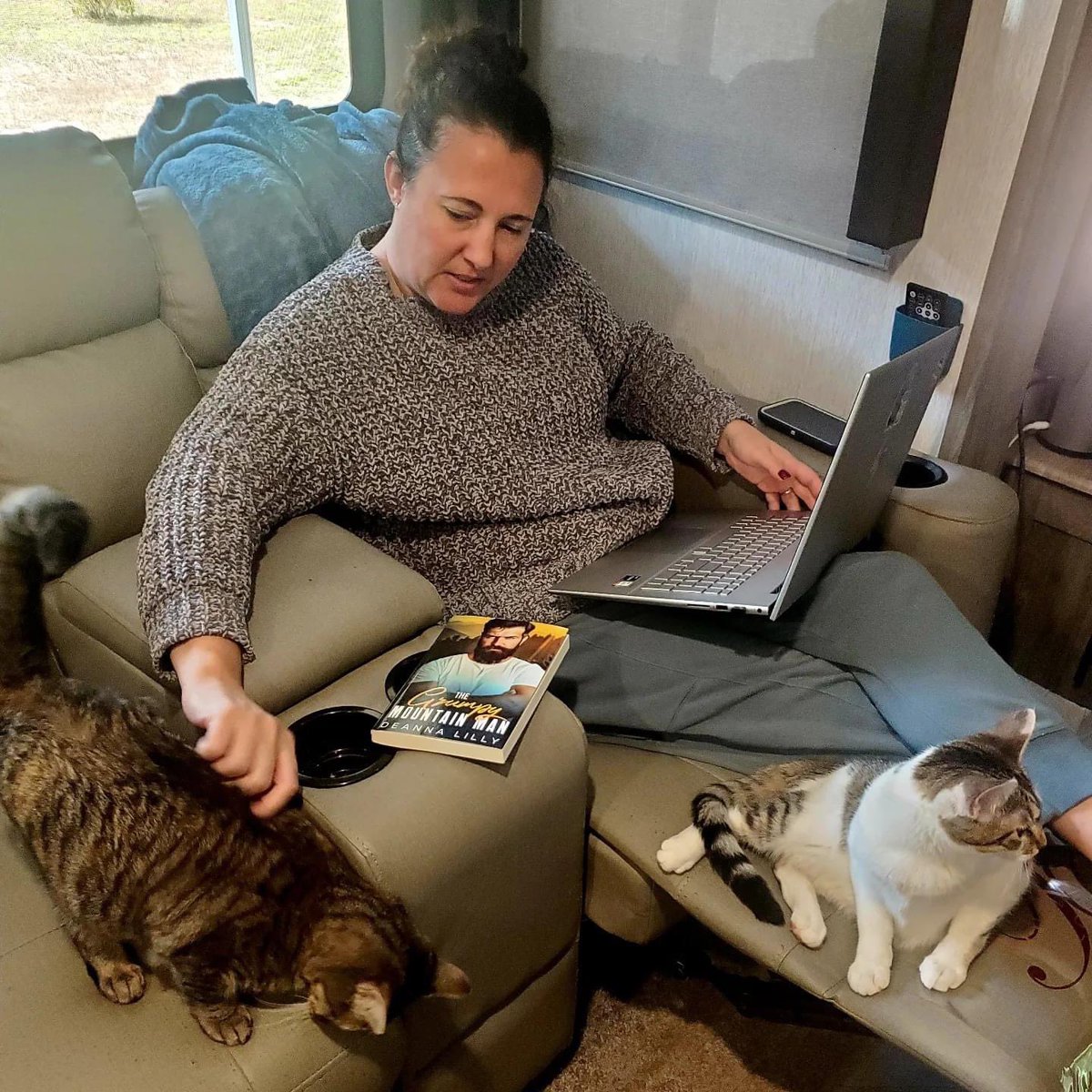 #writerslife 
Well… I was writing but the cats thought they were more important. If Tom’s story releases late… now you know why. 😬
#writersandcats
#newreleasecomingsoon
#cleanromancewriter